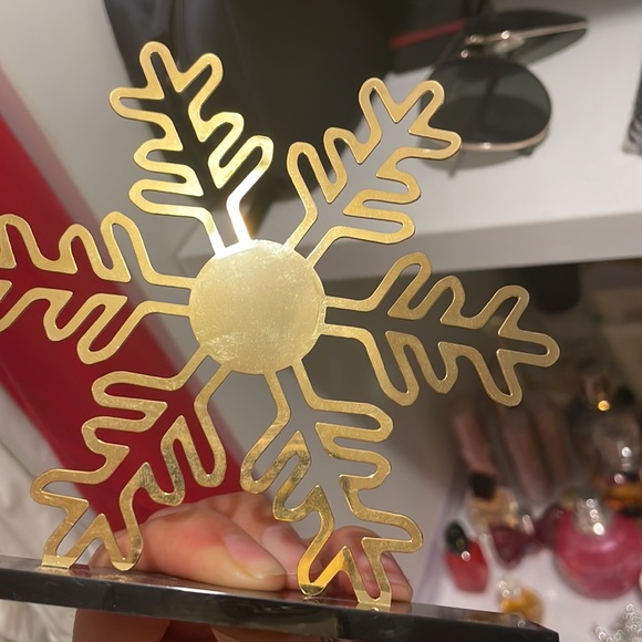 Chanel Snow Flake cosmetic display. The covered display Sold separately. - Picture 8 of 14